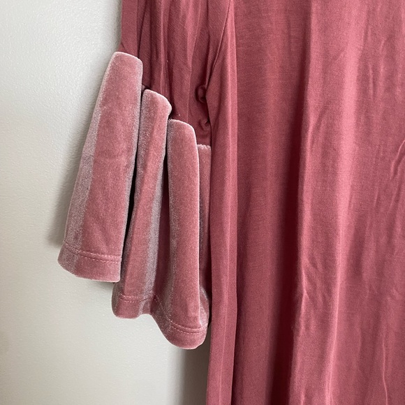 Mauve Swing Dress with Velvet Sleeve Detail - Picture 2 of 5